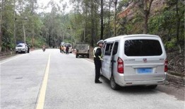 娱乐爆料面包车拉几吨,面包车竟拉载几吨重物，背后真相令人震惊！