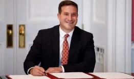 移民部长爆料新闻视频