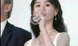 娱乐圈顶流谈恋爱爆料,甜蜜互动引粉丝热议